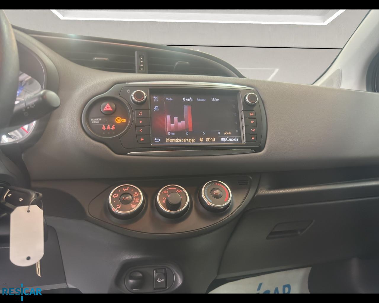 TOYOTA Yaris 5p 1.0 Active IDONEA NEOPATENTATO