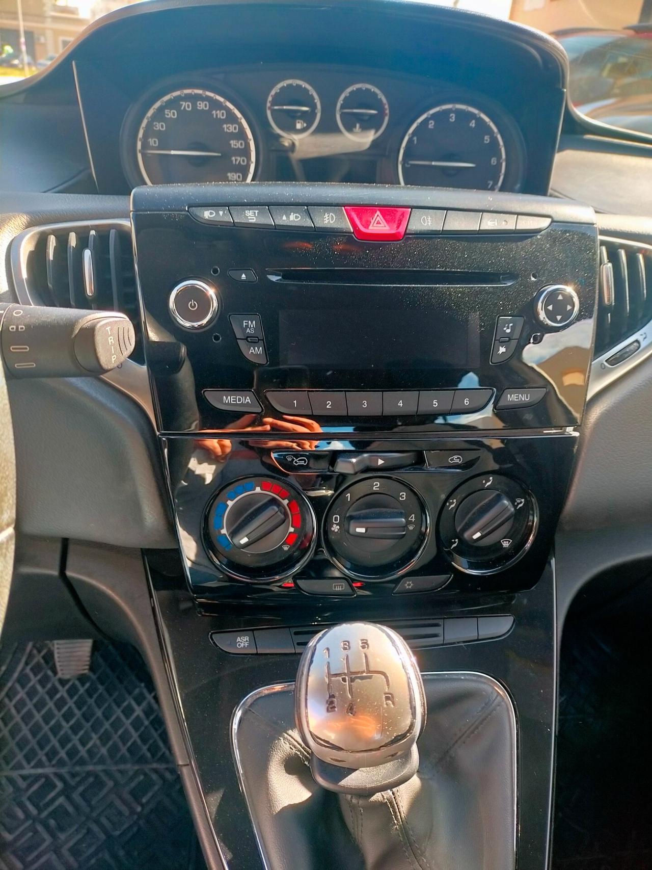 Lancia Ypsilon 1.2 69 CV 5 porte Silver