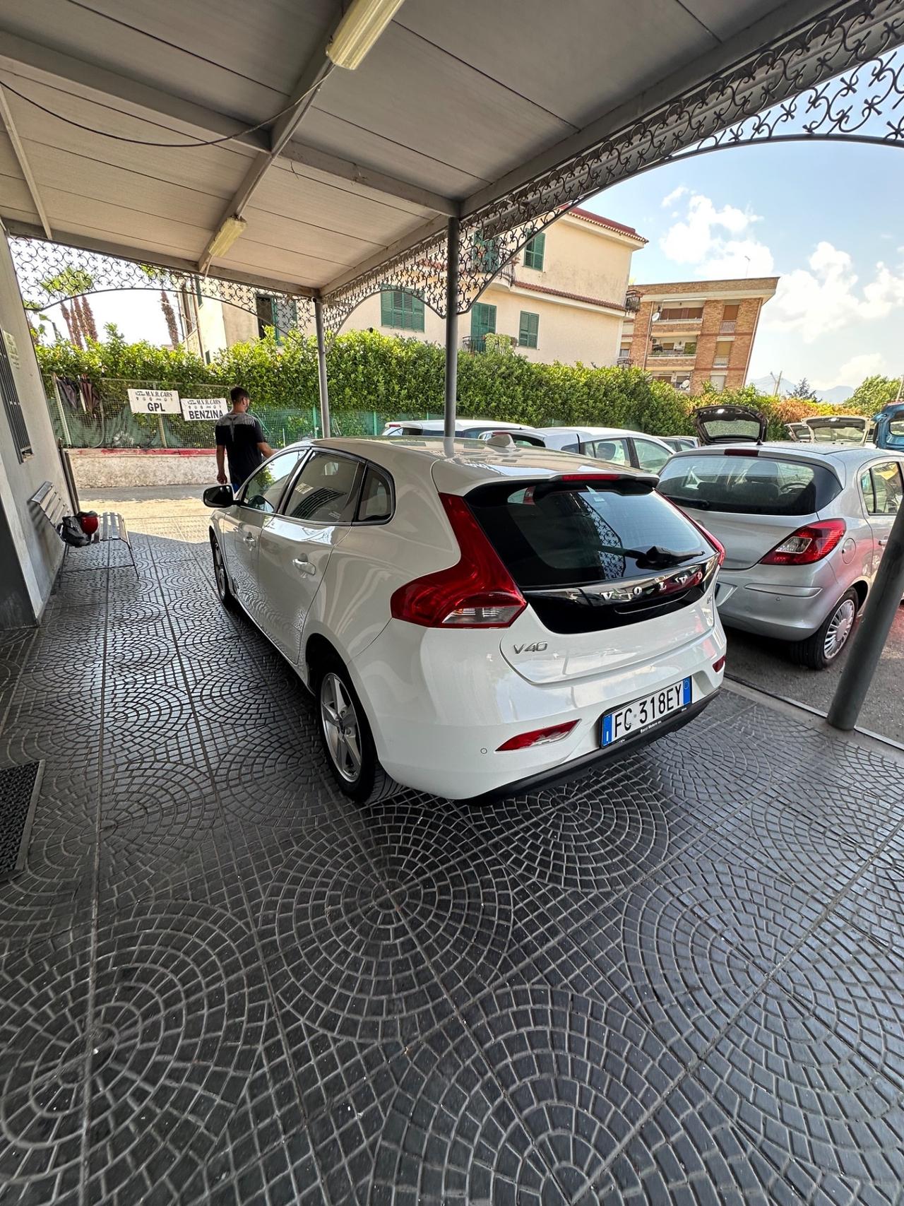 Volvo V40 D2 R-design Momentum