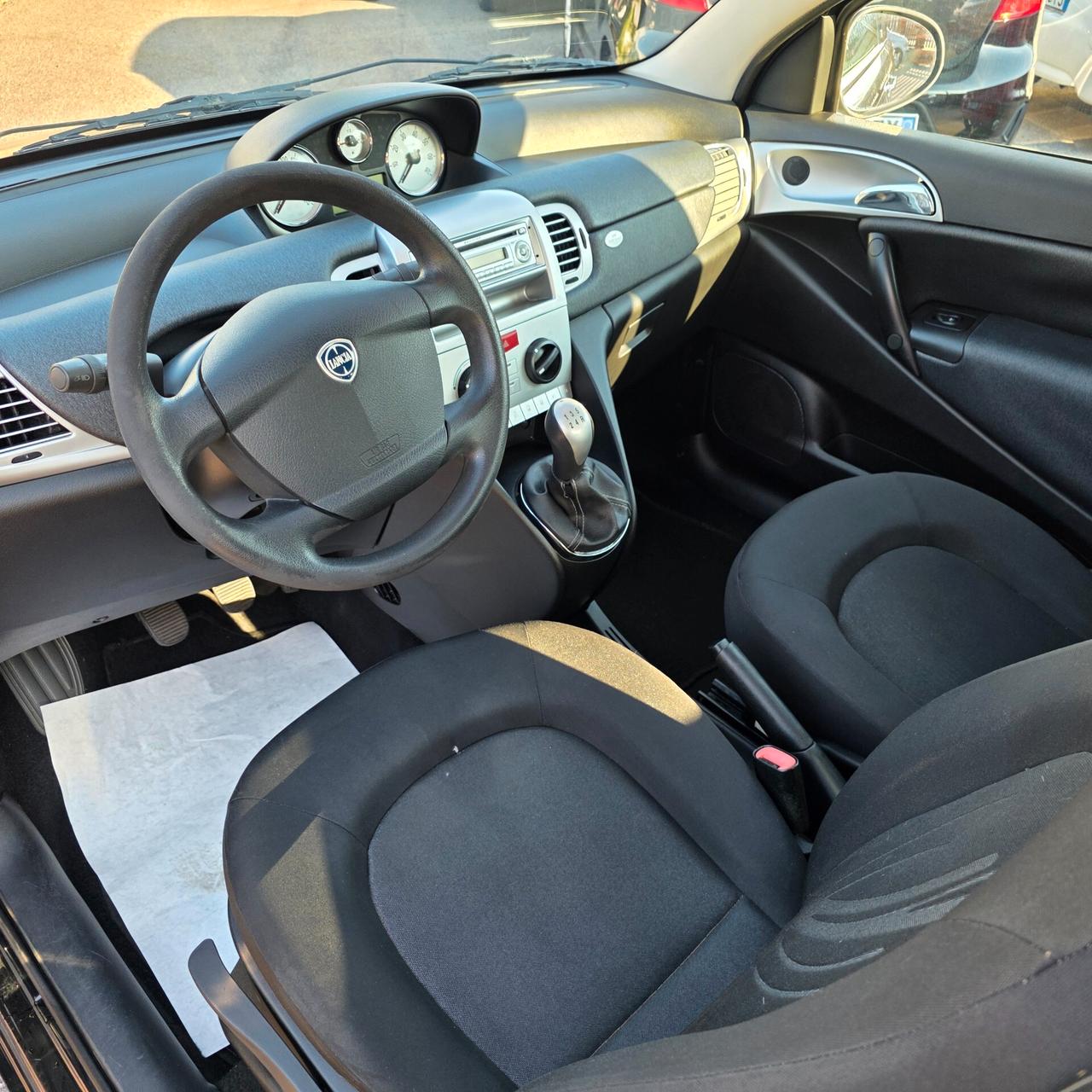 Lancia Ypsilon 1.3 MJT 75 CV Diva