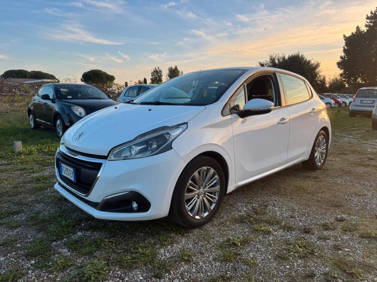 Peugeot 208 1.2 del 2016 5 porte SOLO 121.000 KM