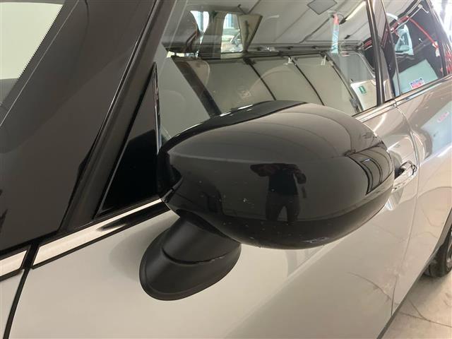 MINI Mini 5 Porte 1.5 Twin Power Turbo Cooper Essential