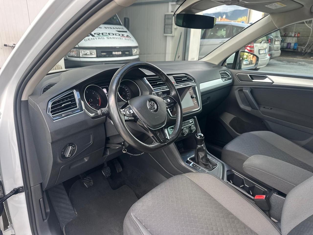 Volkswagen Tiguan 1.6 TDI SCR R.LINE