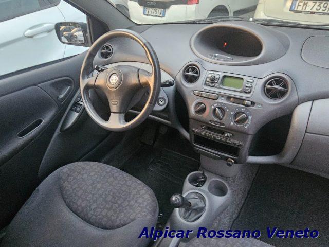TOYOTA Yaris 1.0i 16V cat 3 porte