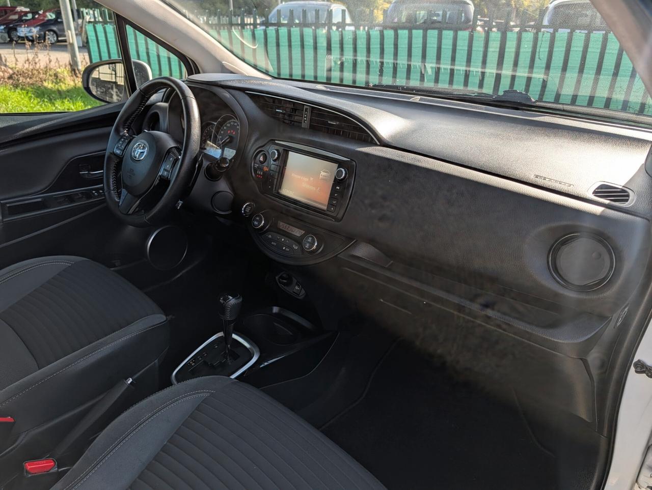 Toyota Yaris 1.3 5 porte Lounge Multidrive S AUTOMATICA