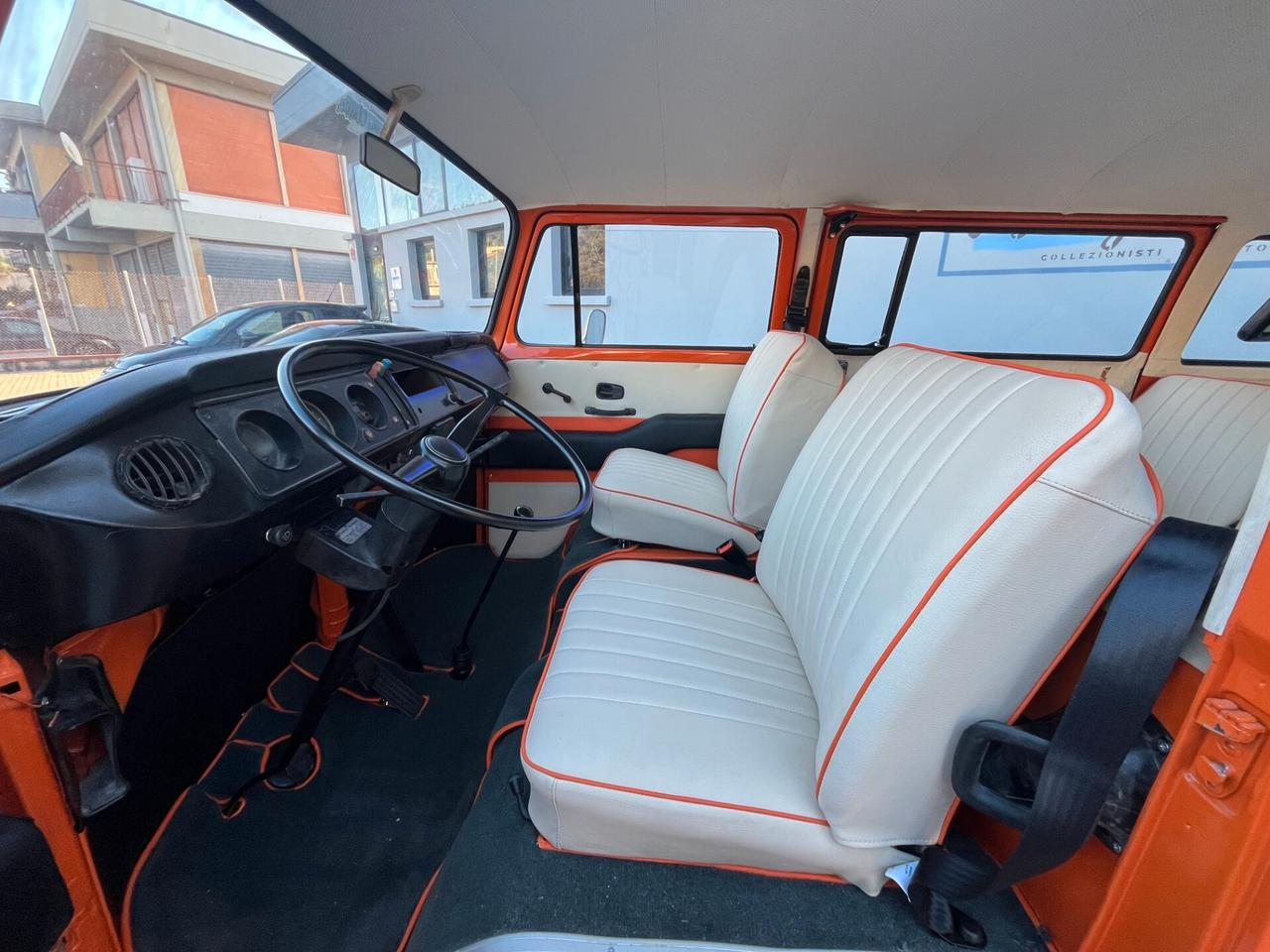 Volkswagen T2 8 posti walkthrouth