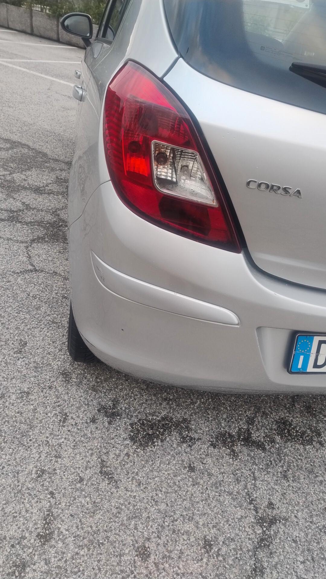 Opel Corsa 1.4 16V 5 porte Cosmo