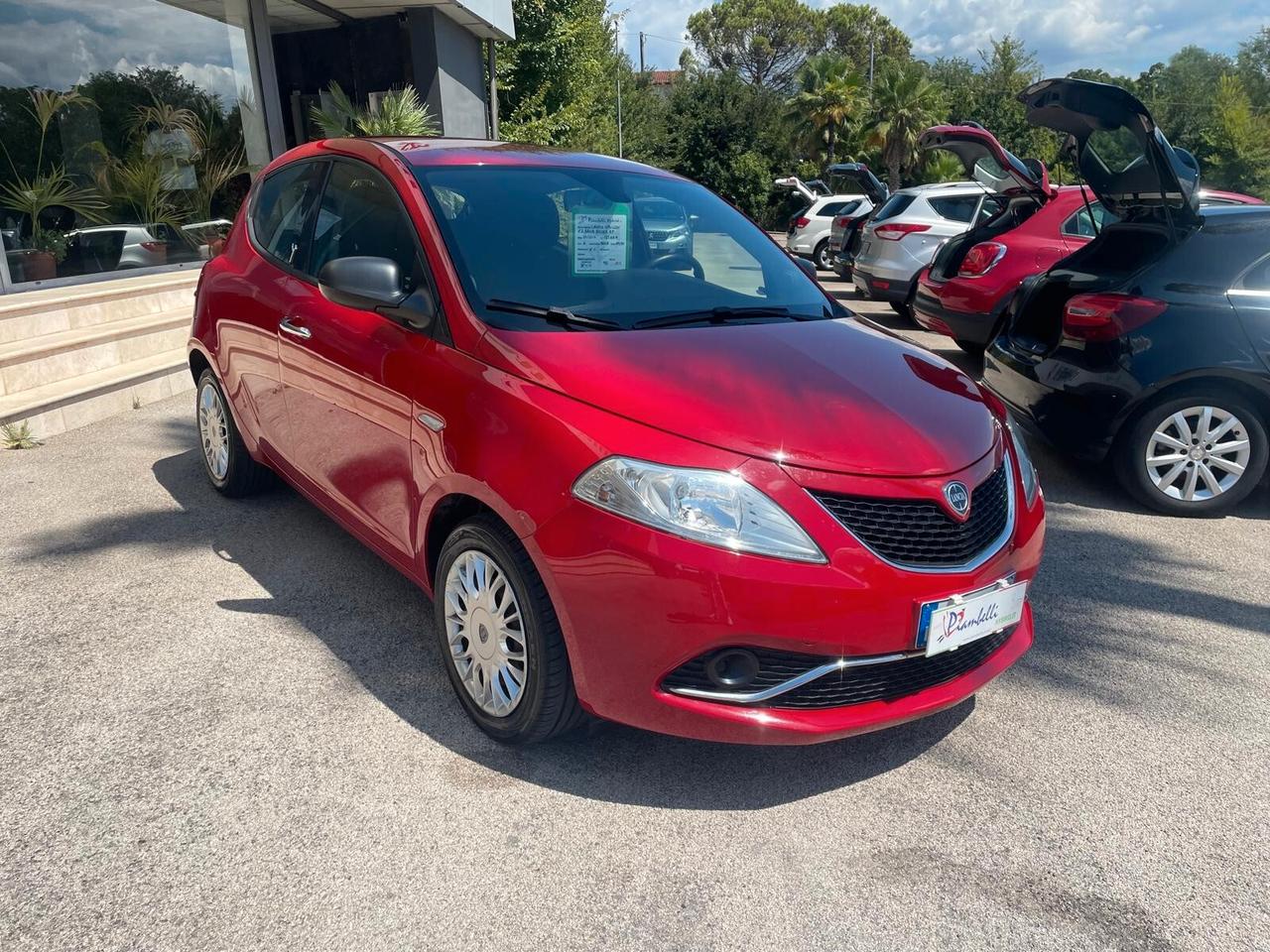 Lancia Ypsilon 1.2 5 porte Silver NEOPATENTATI