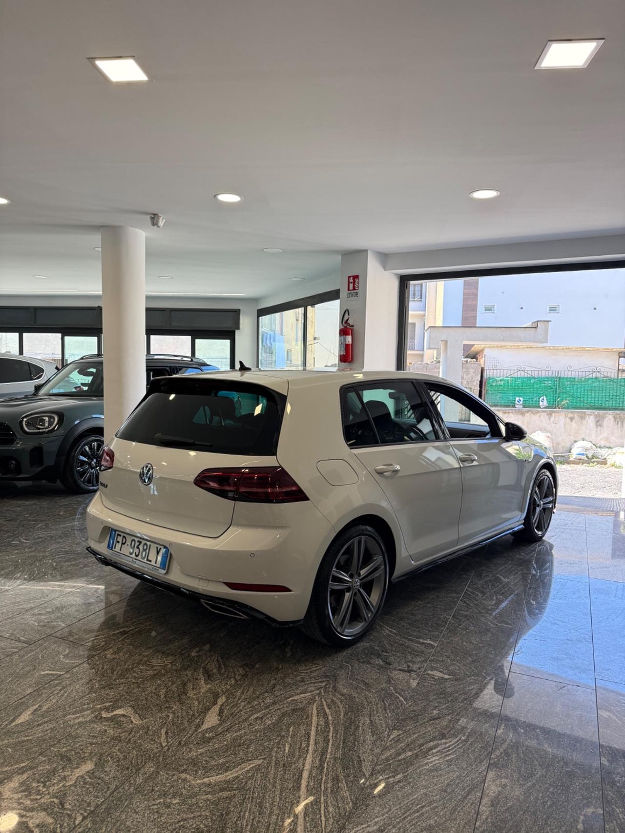 Volkswagen Golf 2.0 TDI DSG 5p R-LINE Highline BlueMotion Technology