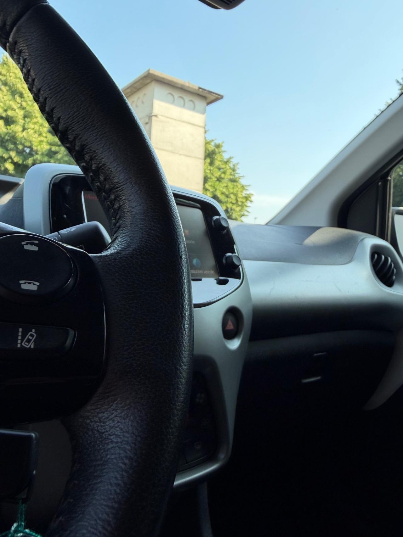 Toyota Aygo 1.0 VVT-i 69 CV 5 porte x-black TSS