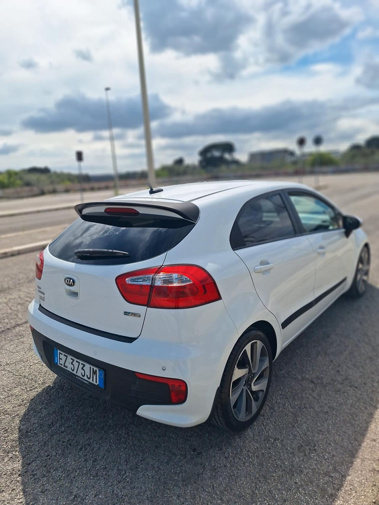 Kia Rio 1.4 CRDi 5p. Cool - 2015