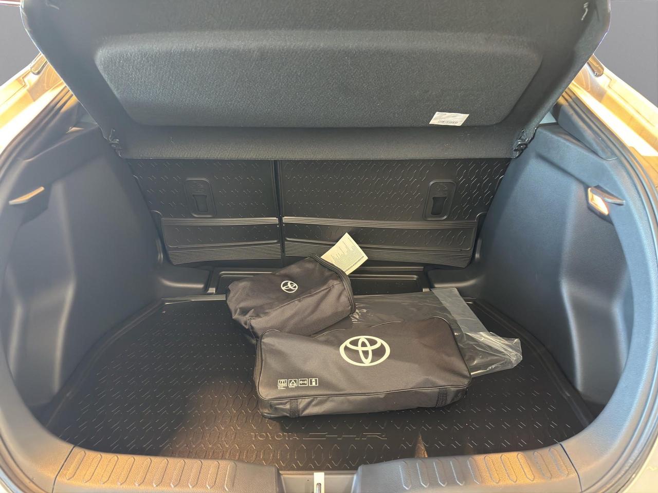 Toyota C-HR 1.8 hev Active fwd e-cvt