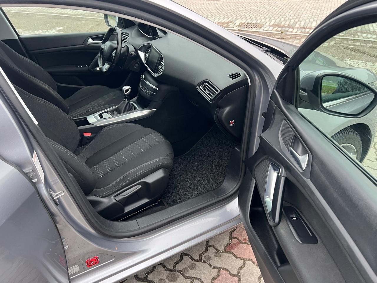 Peugeot 308 PureTech Turbo 130 S&S SW Allure