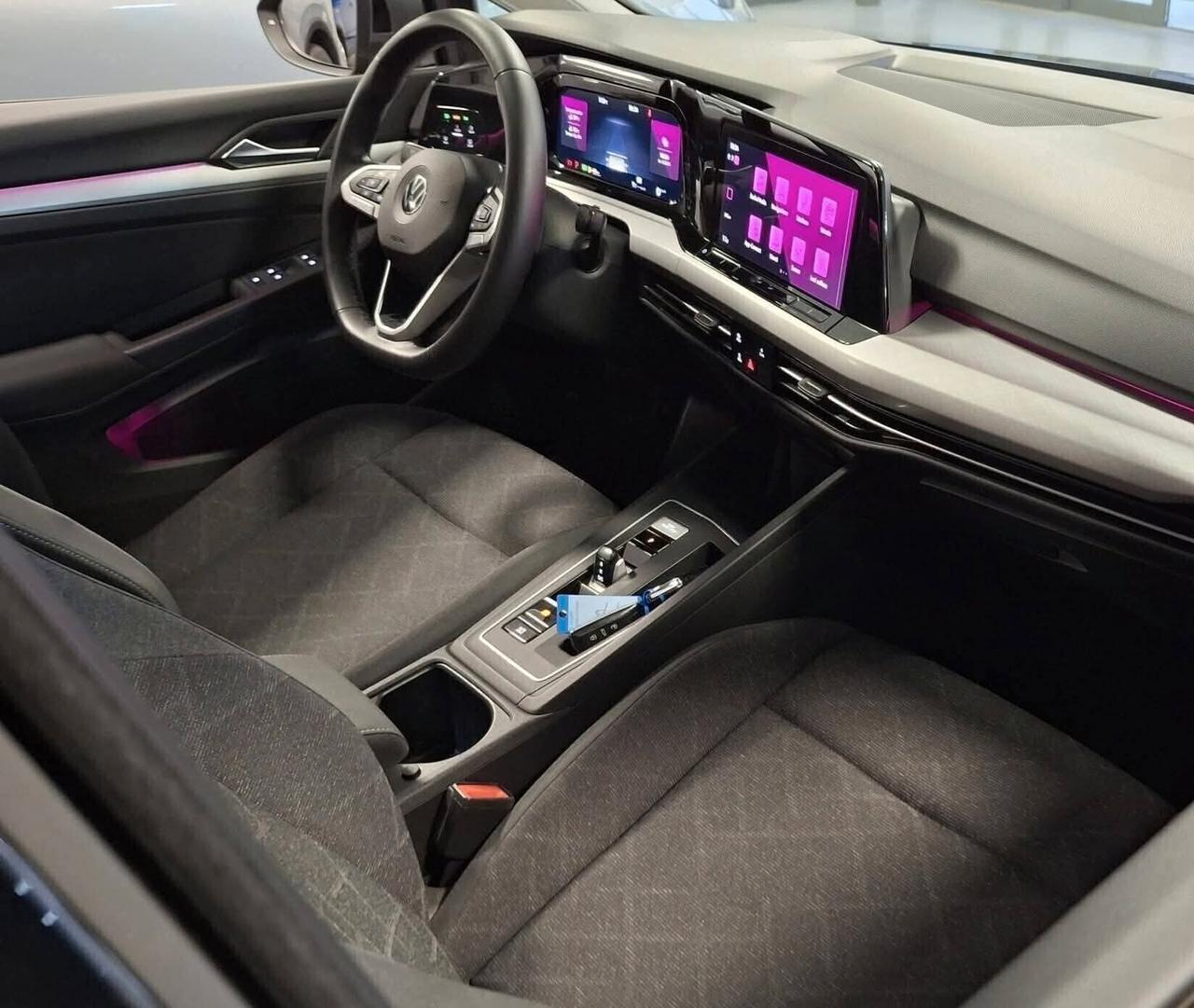 Volkswagen Golf 8 1.0 eTSI EVO DSG uniproprietario