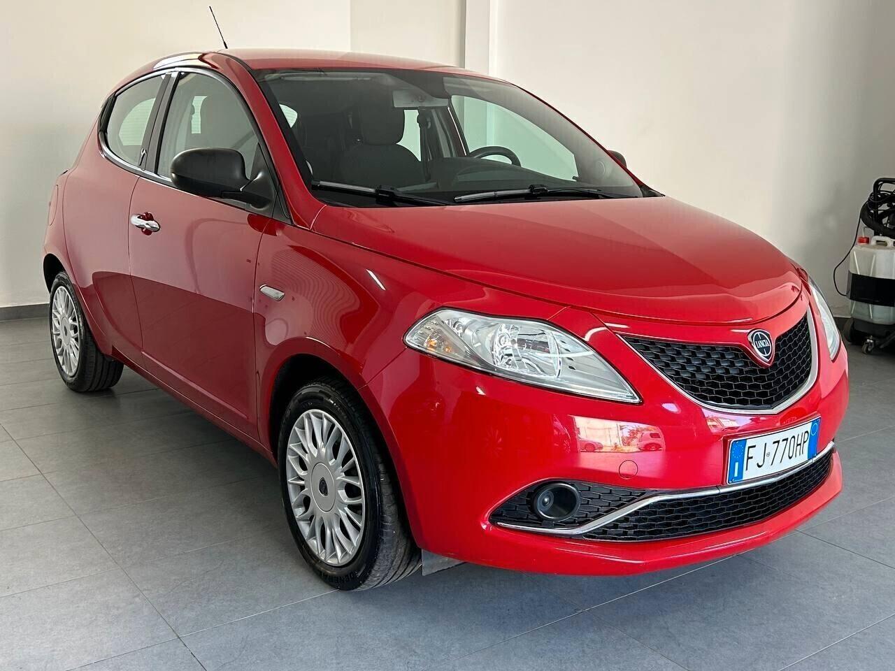 Lancia Ypsilon 1.2 69 CV 5 porte Gold