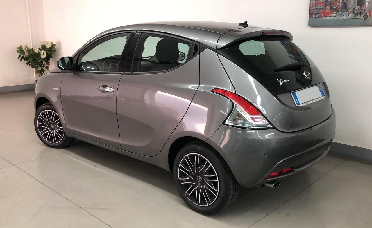 Lancia Ypsilon 1.2 69 CV 5 porte S&S Gold