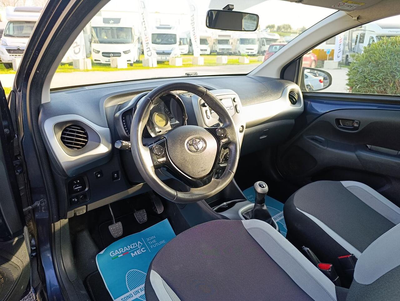 Toyota Aygo I 2012 Aygo 1.0 Lounge connect 3p