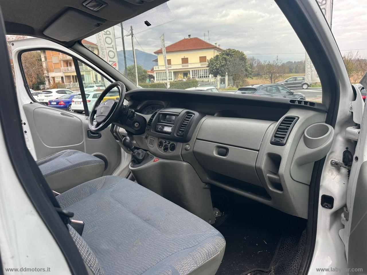 Trafic T27 1.9dCi/100PC-TN Combi Confort