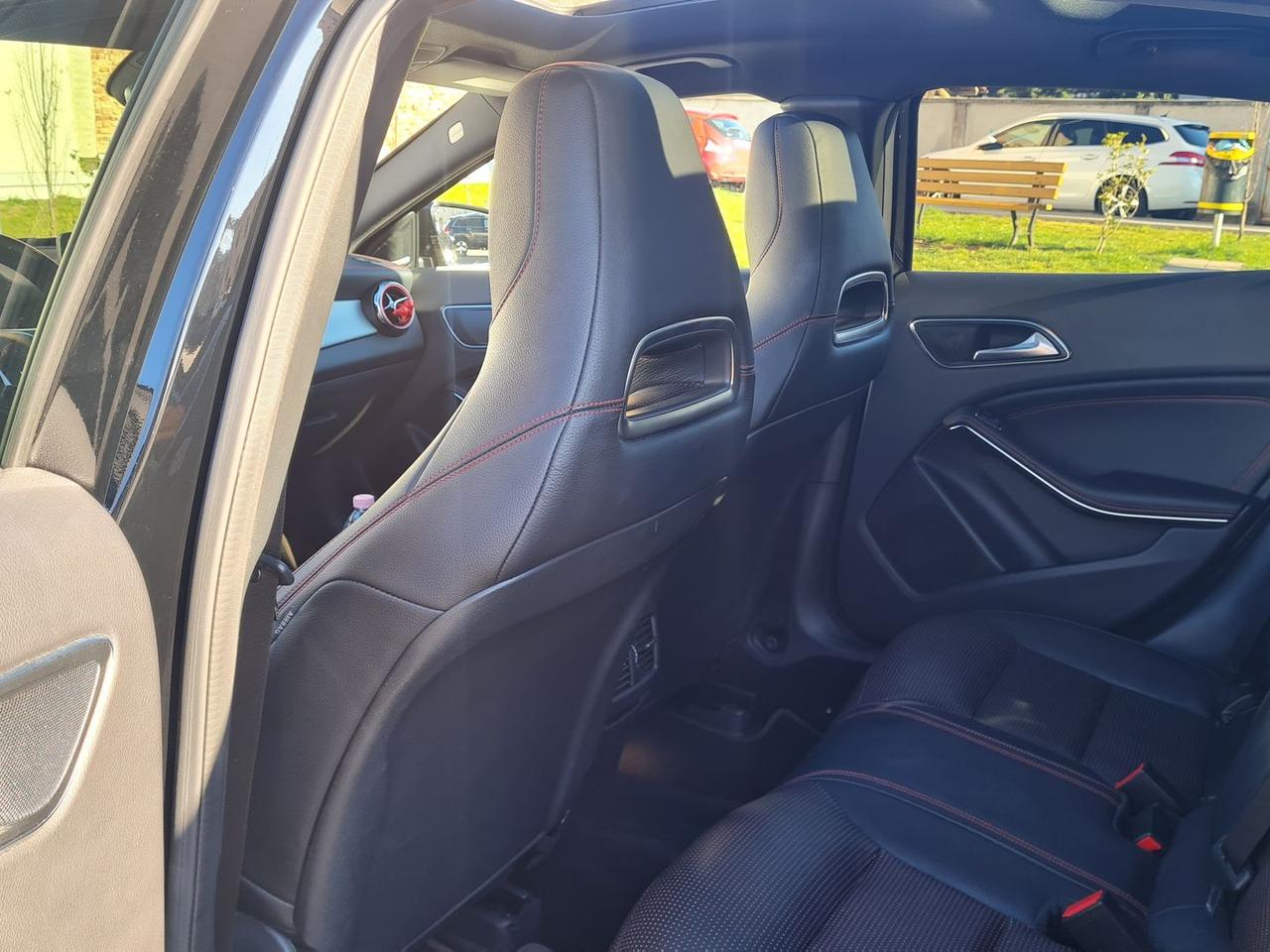 Mercedes-Benz GLA 250 Premium #8103