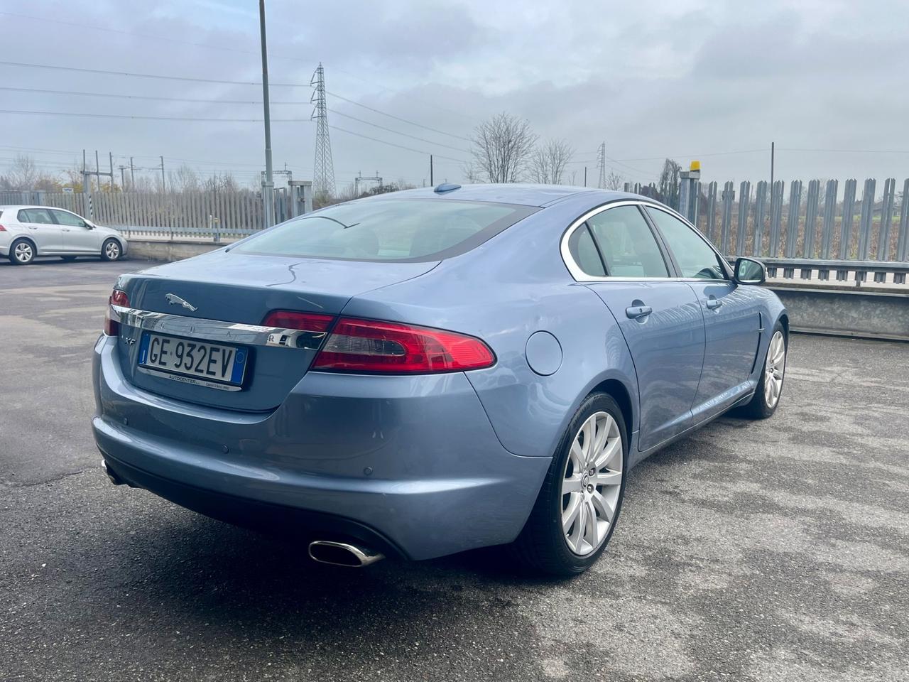 Jaguar XF 2.7D V6 Premium Luxury Grandinata
