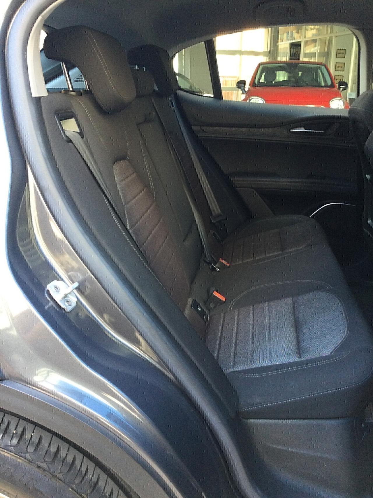 Alfa Romeo Stelvio 2.2 Turbodiesel 160 CV AT8 RWD Business