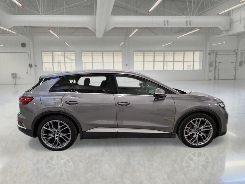 AUDI Q4 45 e-tron quattro S line edition