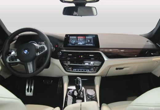 BMW Serie 5 G31 2017 Touring - 520d Touring Msport auto