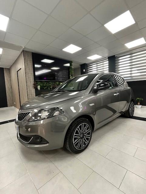 Lancia Ypsilon 1.0 FireFly 5 porte S&S Hybrid Gold