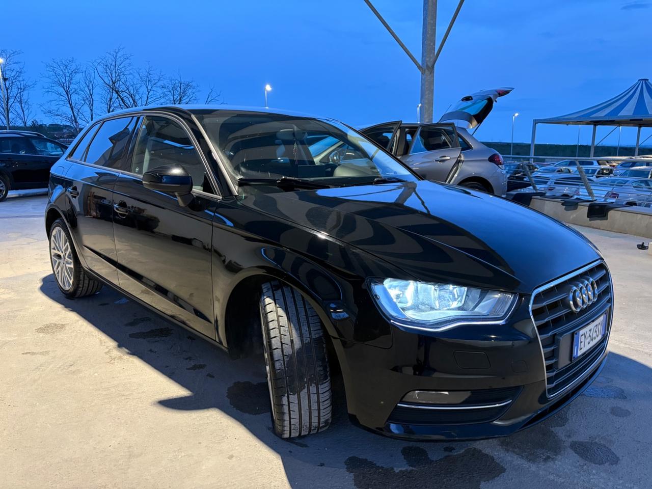 Audi A3 1.6 TDI ultra Attraction LED INTERNI E 18