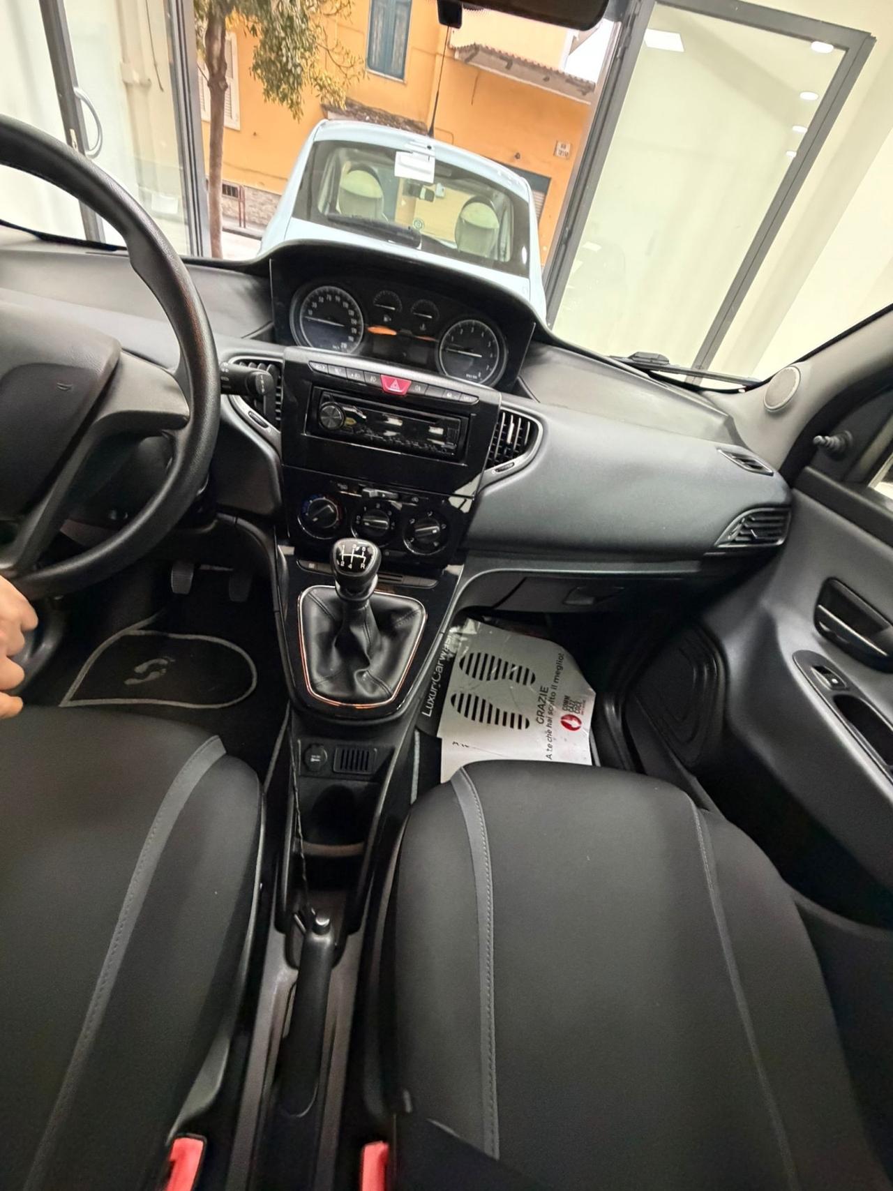 Lancia Ypsilon 1.2 69 CV 5 porte Silver