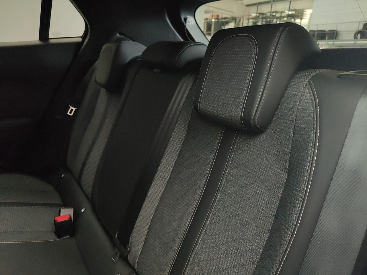 PEUGEOT 2008 II 2023 1.2 PURETECH 100CV ALLURE