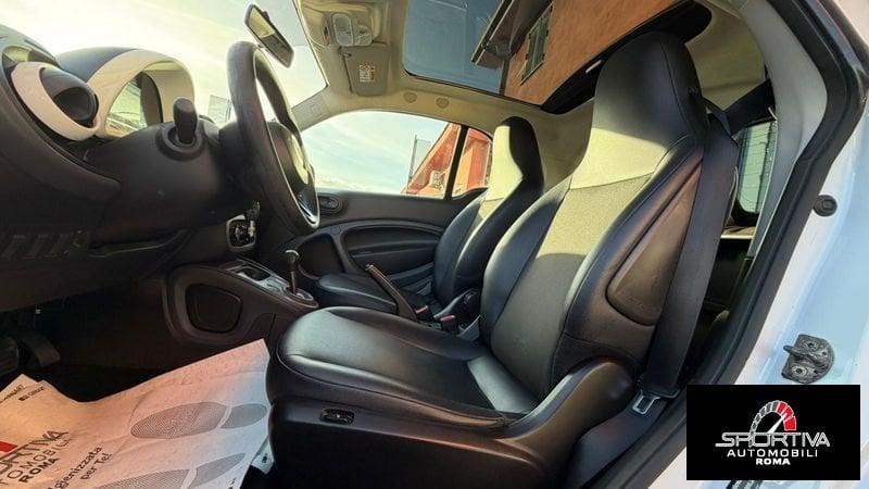smart fortwo FARI LED TETTO PANORAMICO NAVI RATA MENSILE 202,00 fortwo 70 1.0 Passion