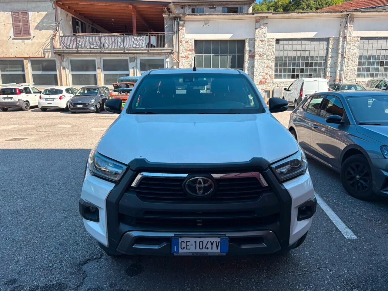Toyota Hilux 2.4 D-4D A/T 4WD 4 porte Double Cab Invincible