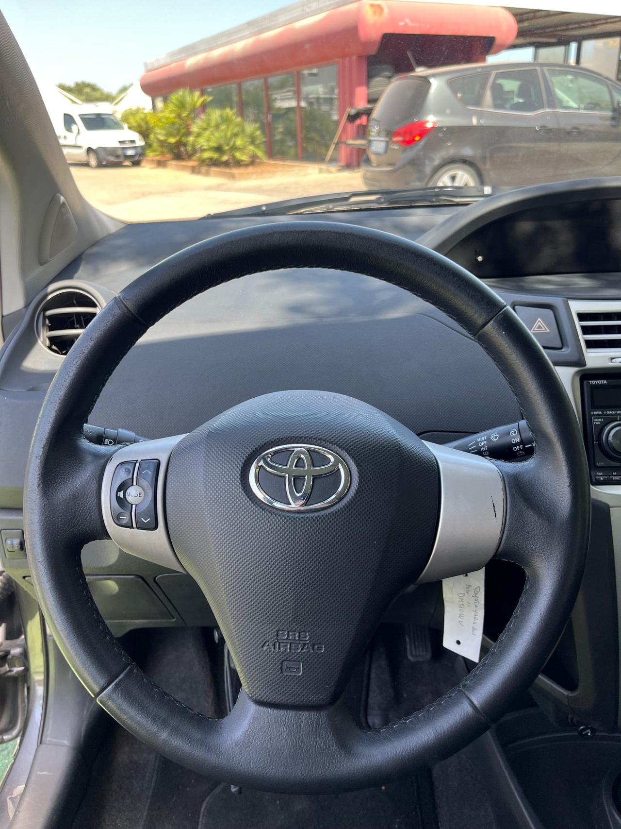Toyota Yaris 1.4 D-4D 5 porte Navi