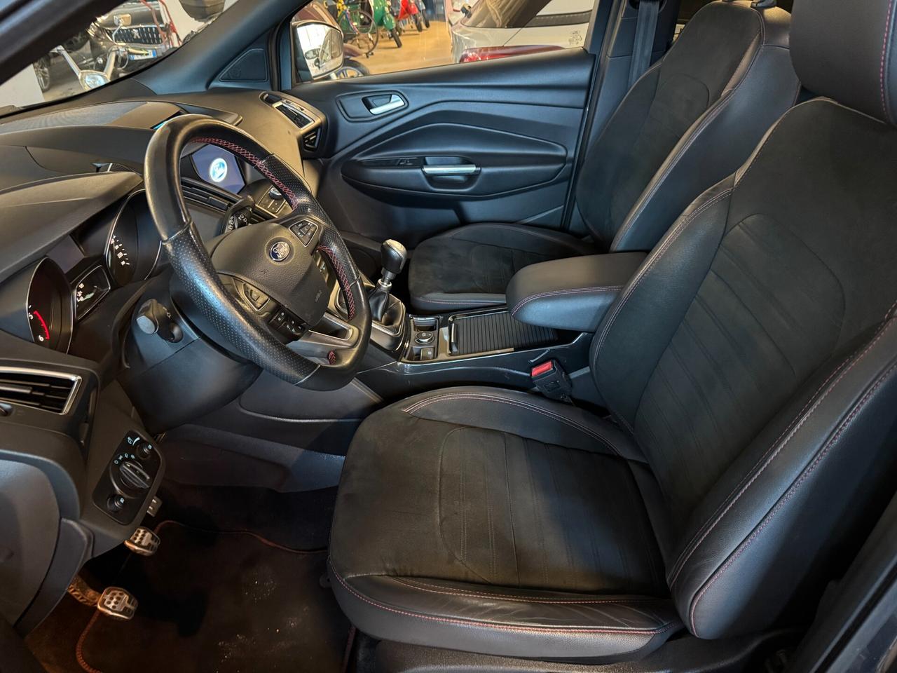 Ford Kuga 1.5 TDCI 120 CV S&S 2WD ST-Line