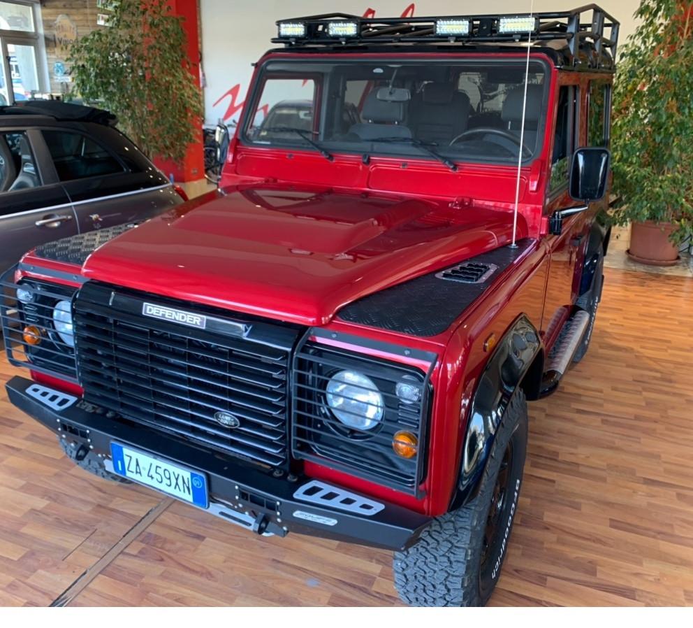 Land Rover Defender 90 2.4 TD4 Station Wagon SE