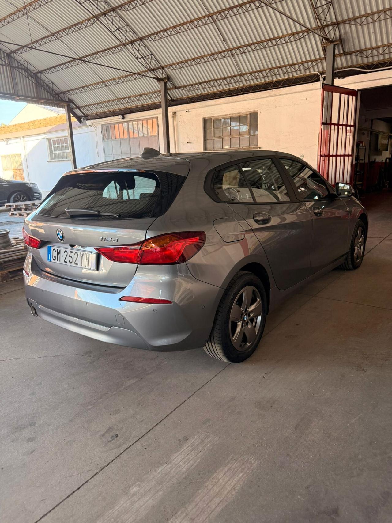 Bmw 116 116d 5p. Business Advantage