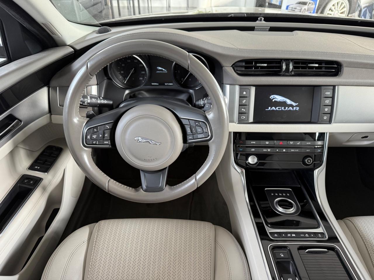 Jaguar XF 2.0 D 180 CV aut. Portfolio