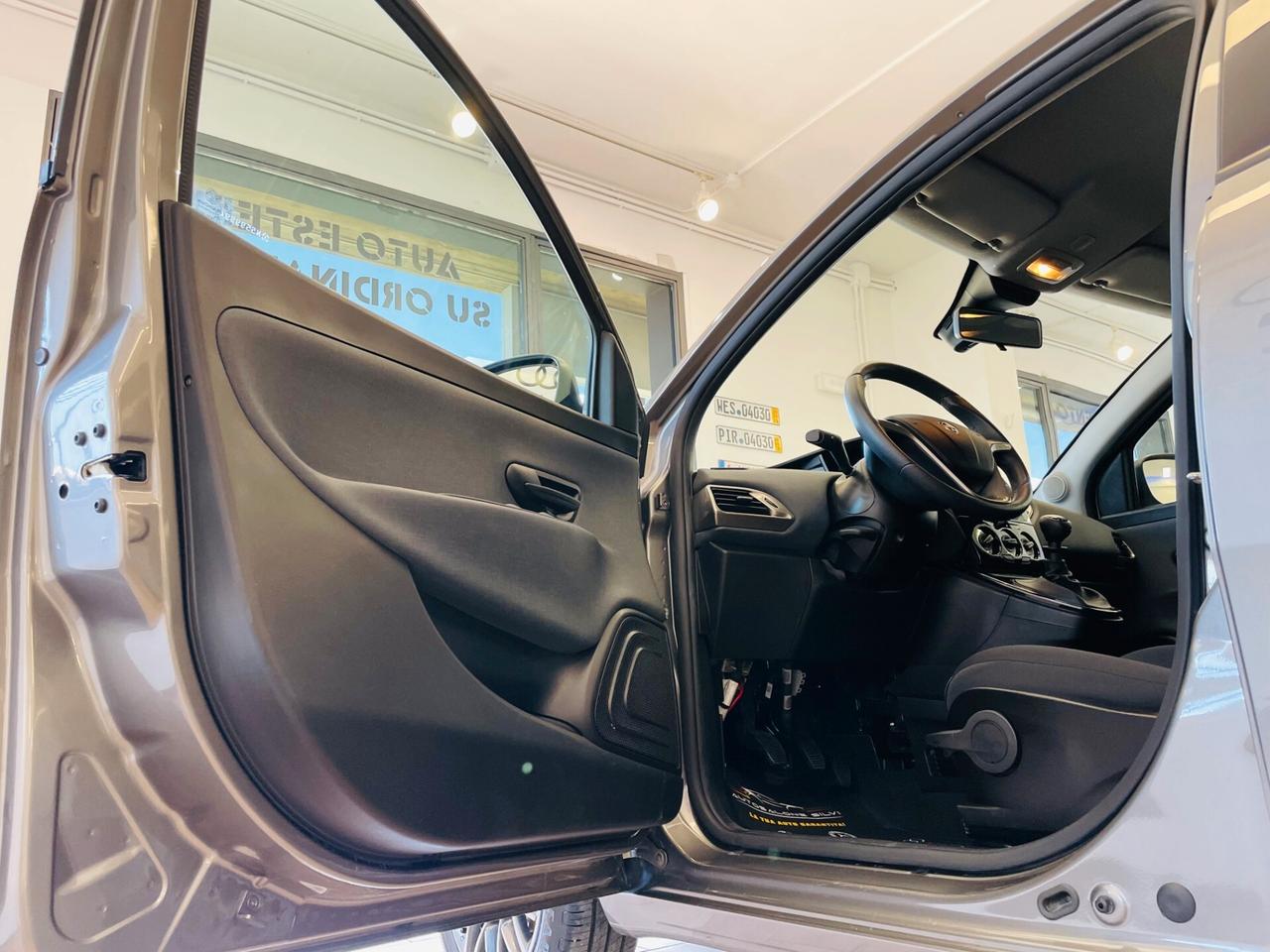 Lancia Ypsilon 1.0 Hybrid Ecochic Silver