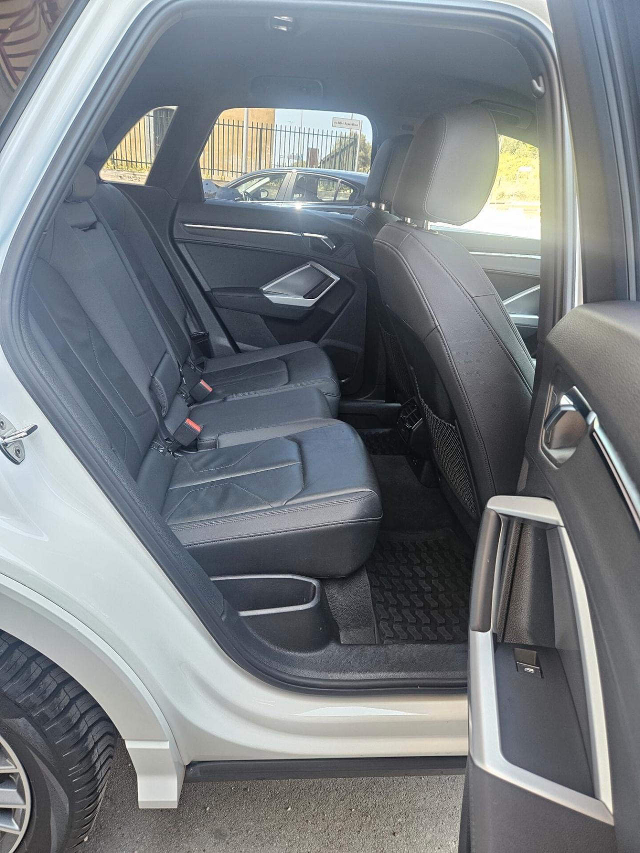 Q3 35 2.0 tdi 150cv Business Advanced s-tronic
