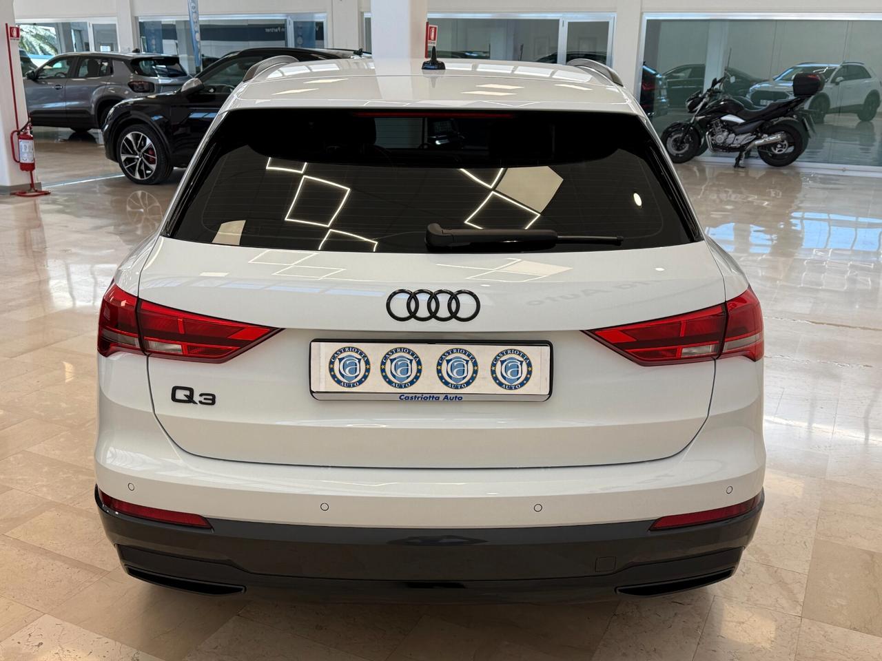 Audi Q3 35 2.0 tdi 150cv s-tronic S-line esterno