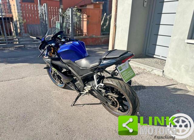 YAMAHA YZF R125 Monster Energy MotoGP Edition