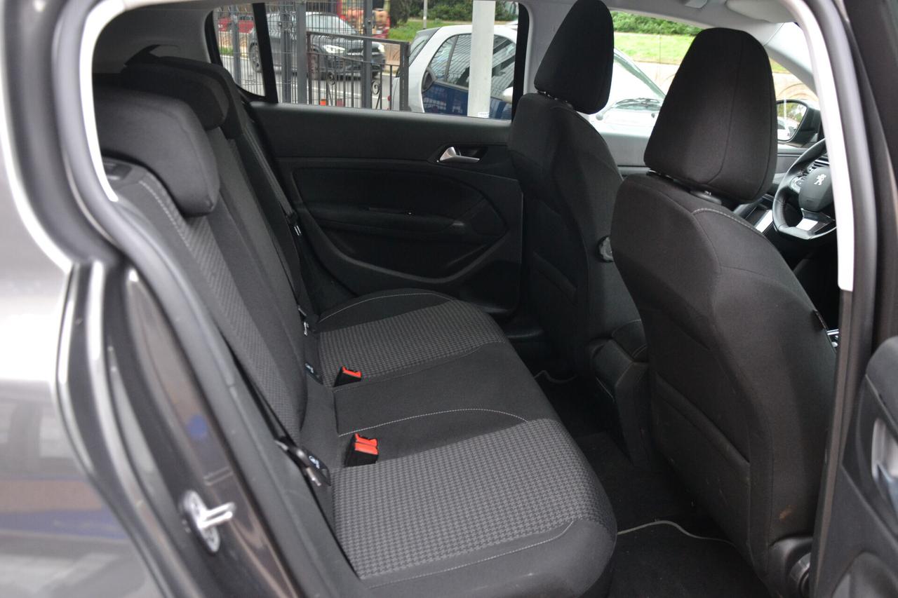 Peugeot 308 1.5 HDI 130CV AUTOM.+LED+NAVI+PDC+CRUISE+PRIVACY+