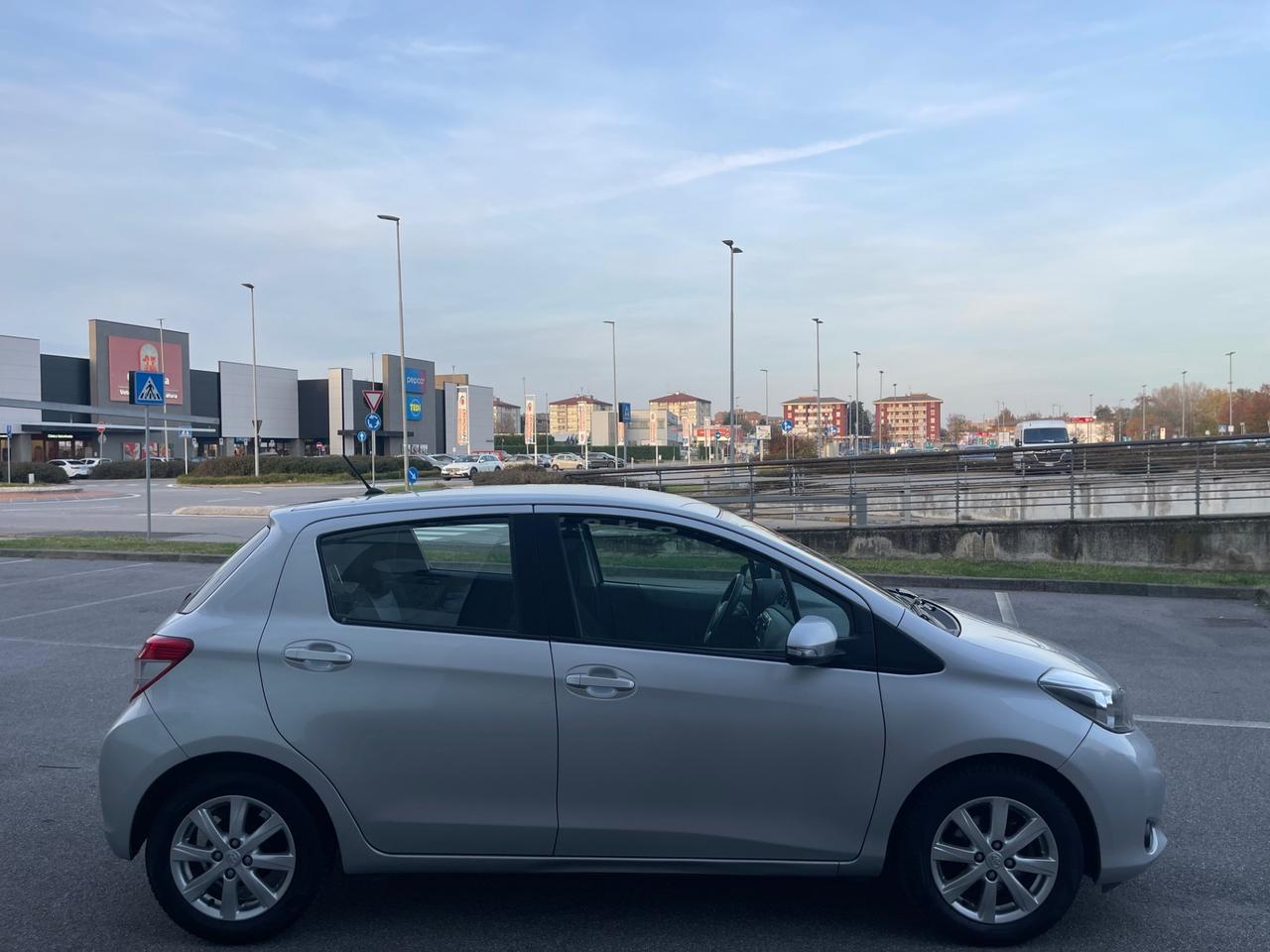 Toyota Yaris 1.3 5 porte Lounge