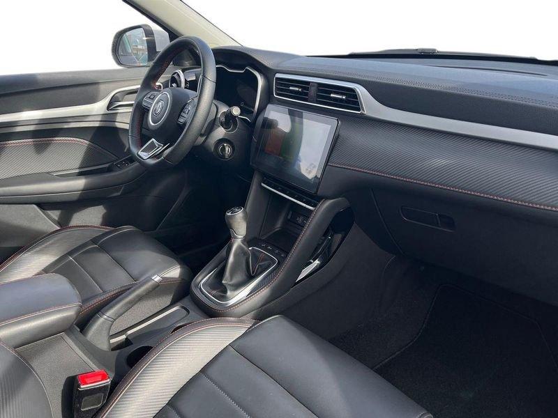 MG ZS Benzina MG ICE 1.5L MT LUX Dover White DARK interior