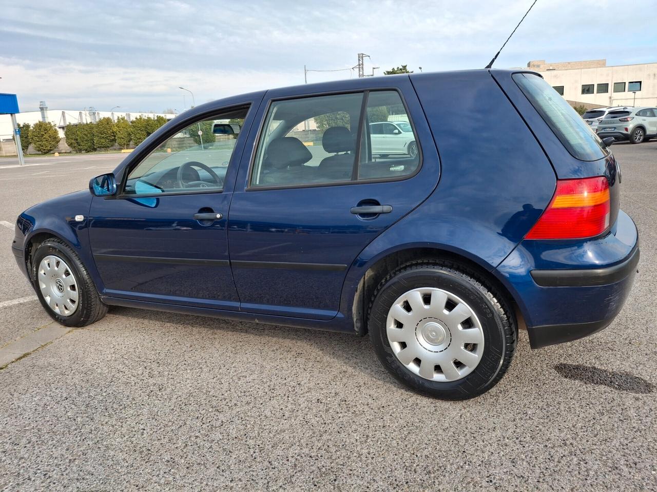 Volkswagen Golf 1.4 BENZINA-SOLO 81mila KM.