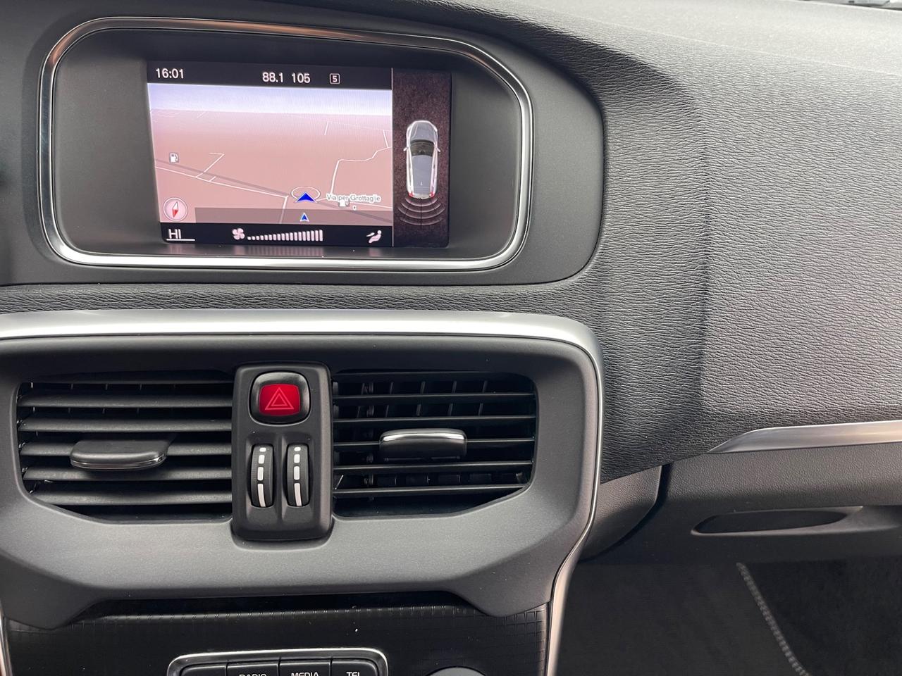 VOLVO V40 2.0 D2 120CV R-DESIGN FULL LED MY17