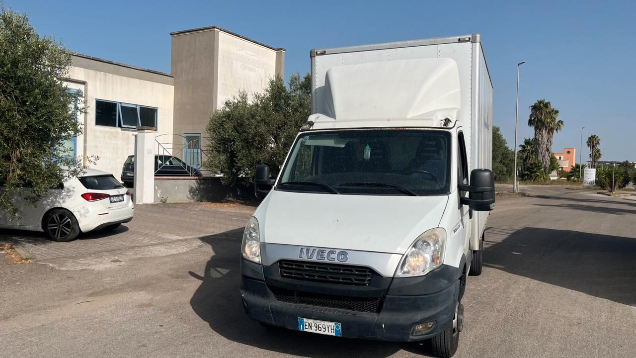 Iveco Daily 35c15L con cassa
