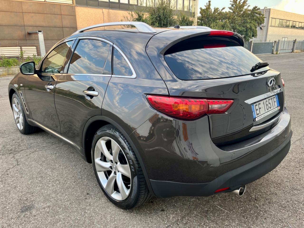 Infiniti FX FX30d S Premium 3.0d 2011 142.000km perfetta