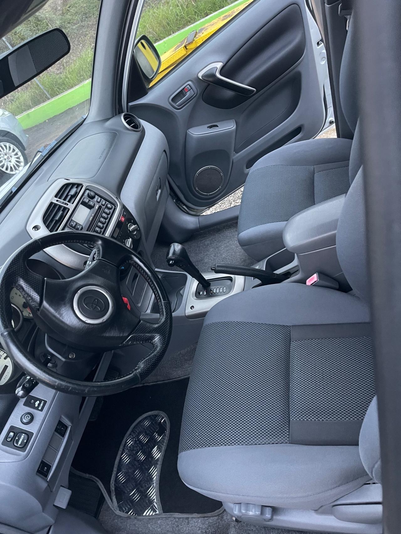 Toyota RAV 4 RAV4 2.0 16V cat 5 porte Sol